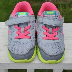 Nike tennis shoes size 8c